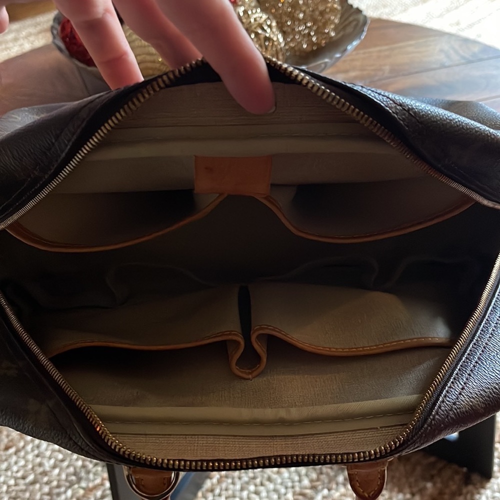 LV Authentic purse - Picture 6 of 11